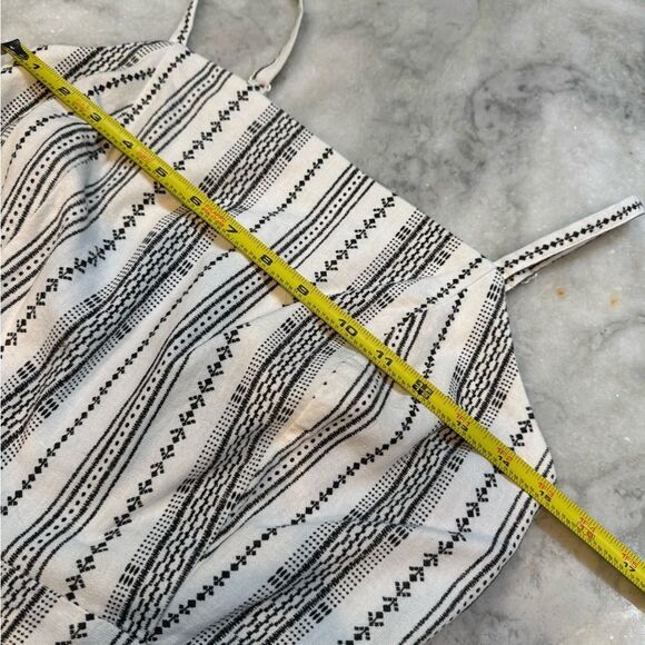 Old Navy Linen-Blend Geometric-Stripe Cami
Jumpsuit, Size Medium - Picture 8 of 10